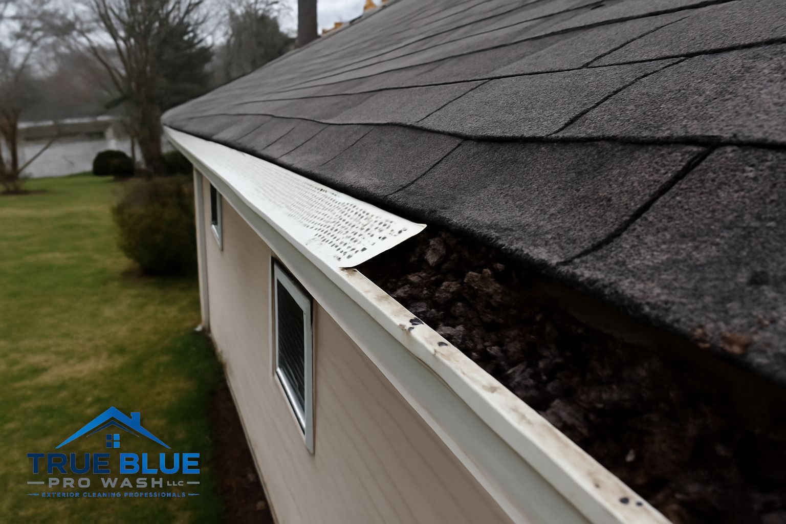 Before and after gutter brightening on a colonial-style home in Bear, DE 19701