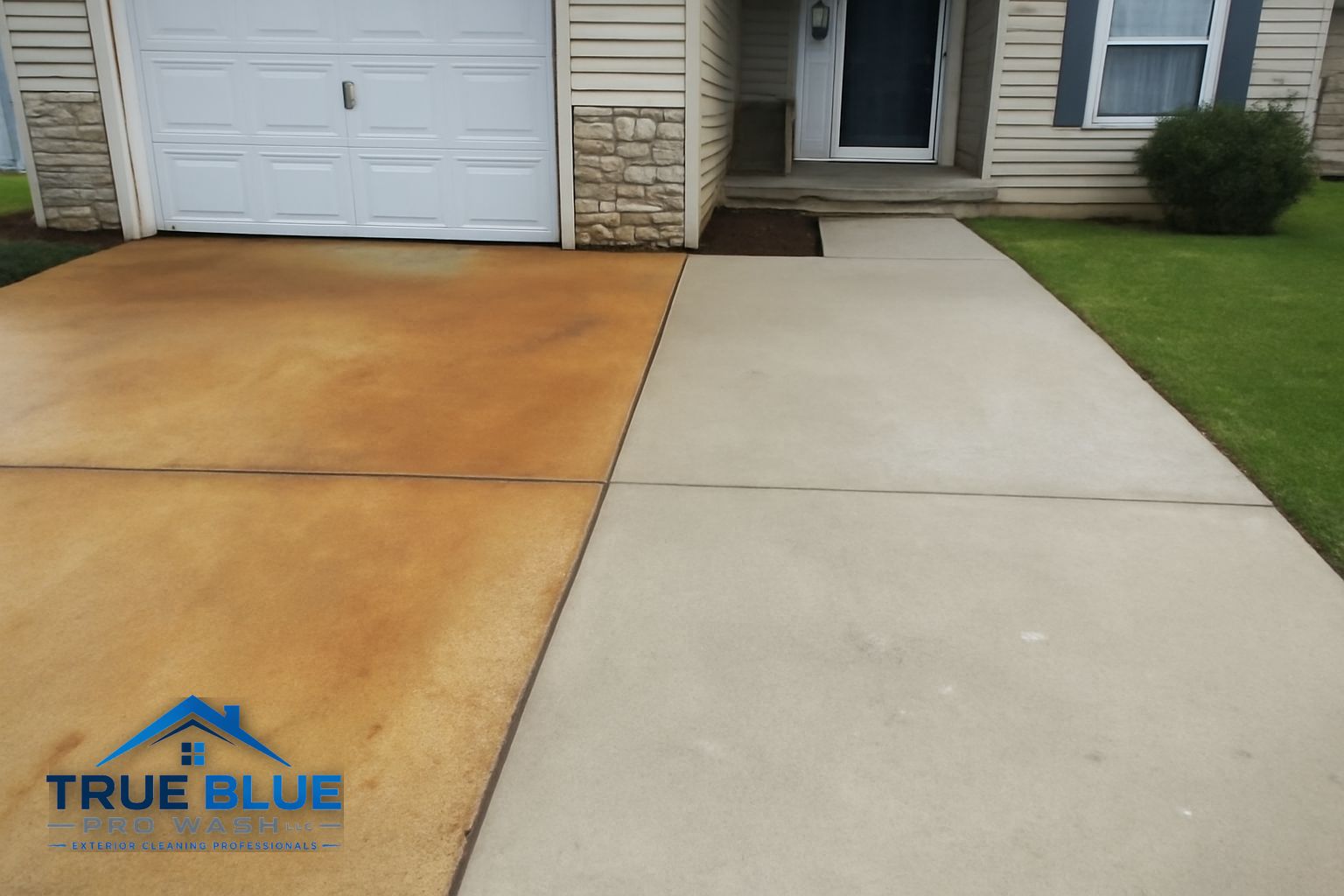 Aluminum gutters with tiger stripe oxidation staining on a home in Glasgow Delaware