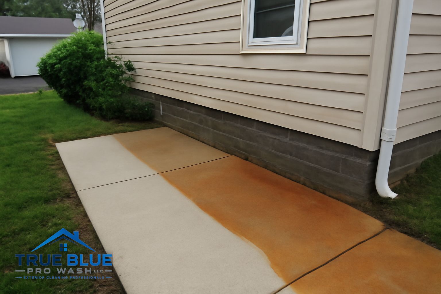 Oxidation staining on aluminum siding near downspout in Wilmington Delaware